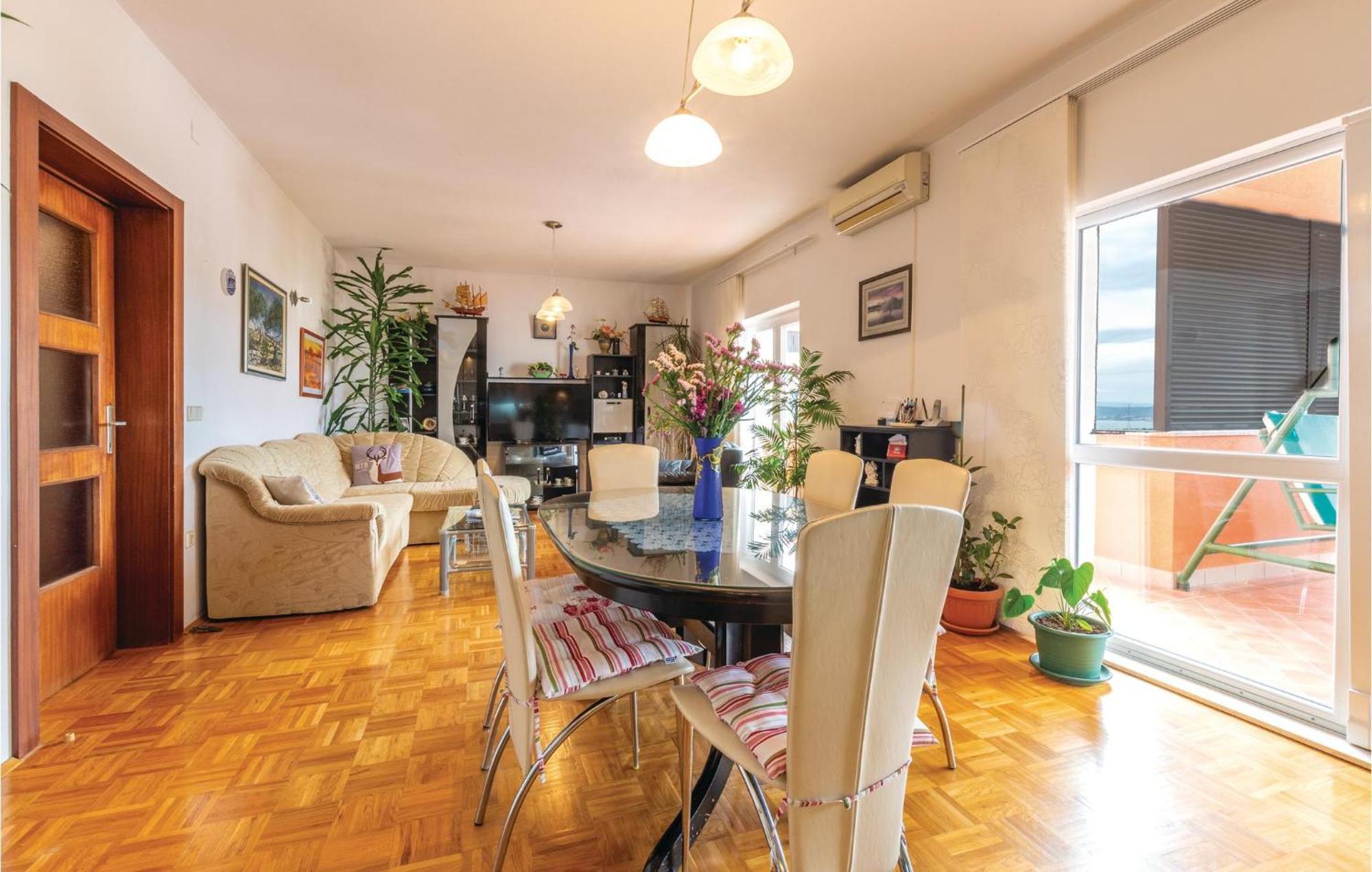 Nice Apartment In Plano With Kitchen 외부 사진