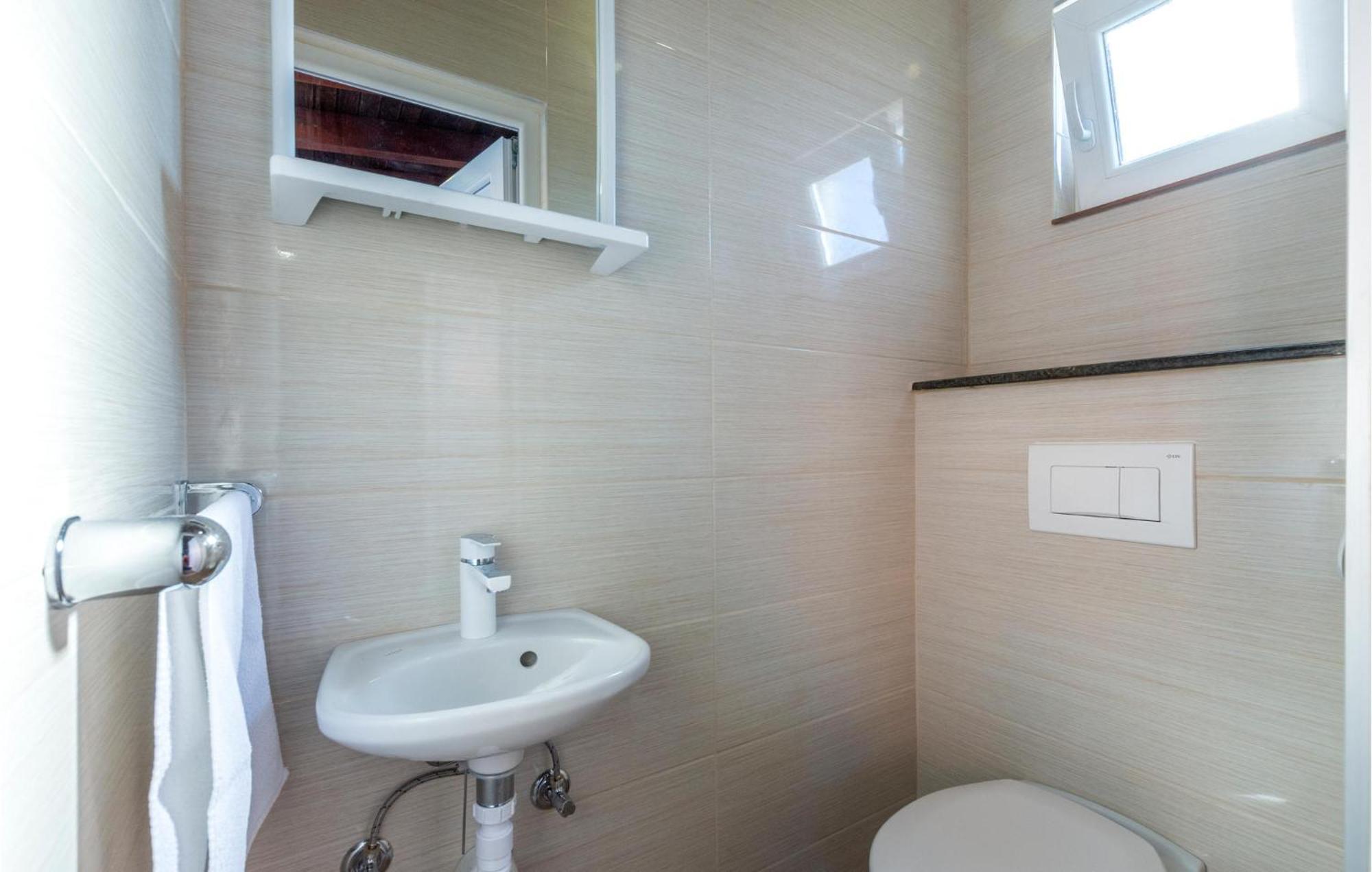 Nice Apartment In Plano With Kitchen 외부 사진
