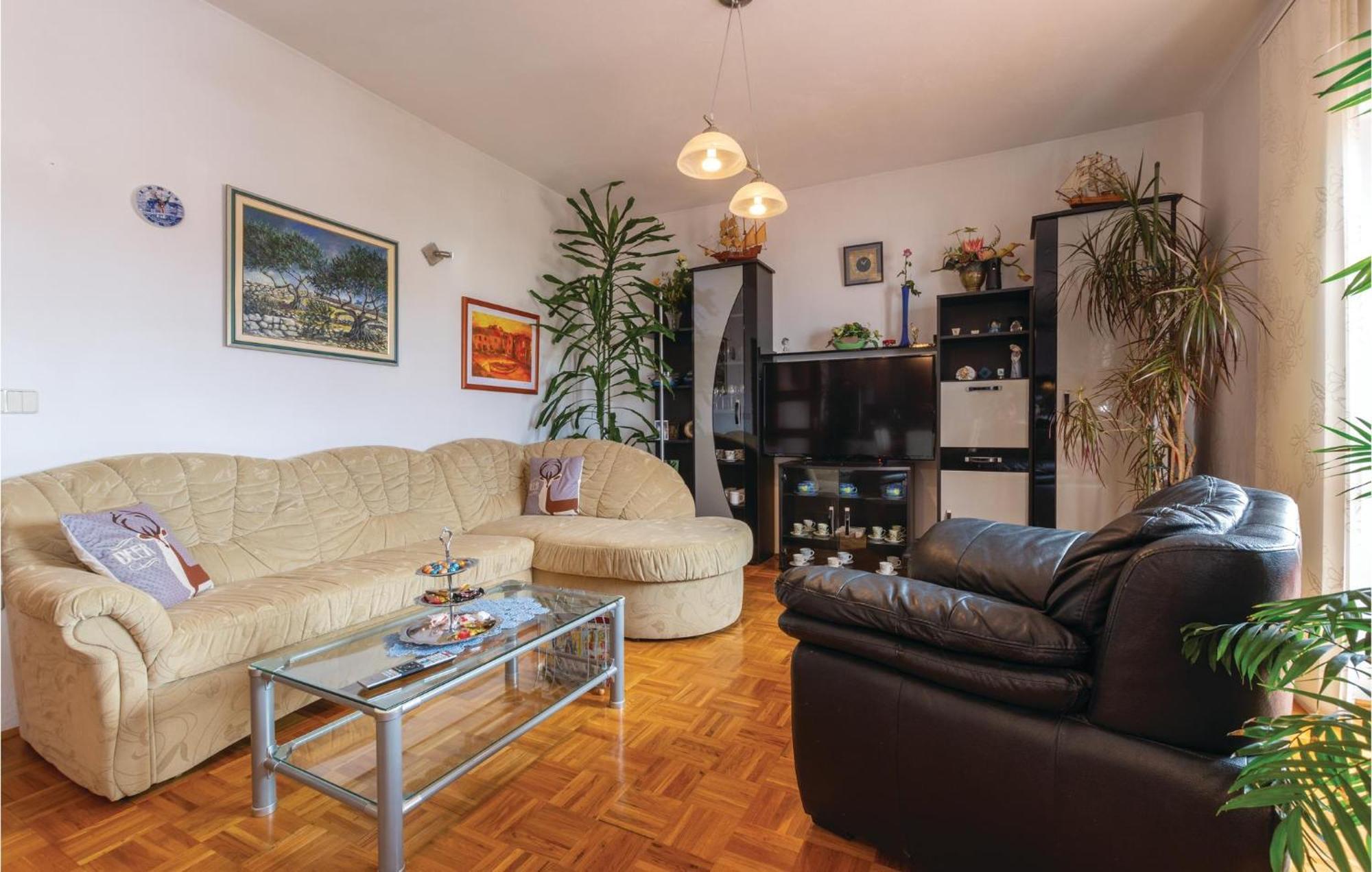 Nice Apartment In Plano With Kitchen 외부 사진